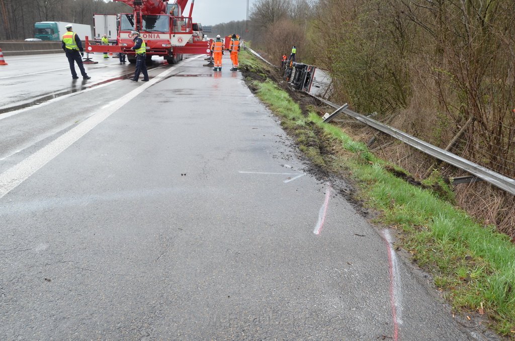 VU LKW umgestuerzt A 3 Rich Frankfurt AS Koenigsforst P255.JPG - Miklos Laubert